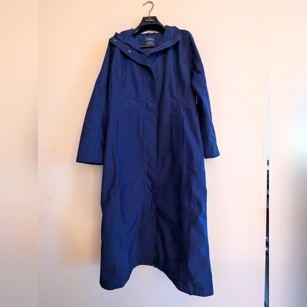 L.L. Bean Women's Lightweight Hooded Raincoat - XS Petite
